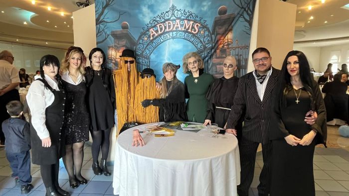 &Alpha;&pi;&omicron;&kappa;&rho;&iota;ά&tau;&iota;&kappa;&omicron;&sigmaf; &chi;&omicron;&rho;ό&sigmaf; &mu;&epsilon; ά&rho;&omega;&mu;&alpha; Addams Family &alpha;&pi;ό &tau;&omicron; &Sigma;ύ&lambda;&lambda;&omicron;&gamma;&omicron; &Gamma;&omicron;&nu;έ&omega;&nu; &tau;&omicron;&upsilon; 2&omicron;&upsilon; &Delta;&eta;&mu;&omicron;&tau;&iota;&kappa;&omicron;ύ &Sigma;&chi;&omicron;&lambda;&epsilon;ί&omicron;&upsilon; &Tau;&rho;ί&pi;&omicron;&lambda;&eta;&sigmaf;! (&epsilon;&iota;&kappa;ό&nu;&epsilon;&sigmaf; - &beta;ί&nu;&tau;&epsilon;&omicron;)