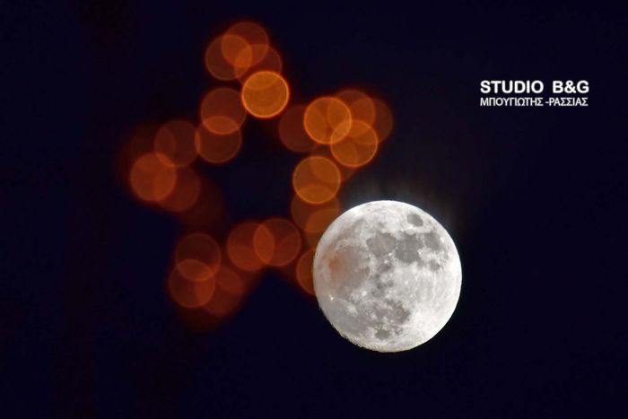 Το ολόγιομο φεγγάρι στο πανέμορφο Ναύπλιο (εικόνες)