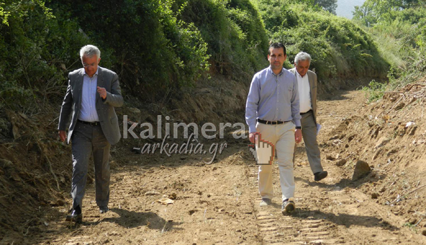 Μετά από πολλά χρόνια … Καθαρισμός στο ρέμα του Στενού για να μην πλημμυρίζουν οι καλλιέργειες της περιοχής (vd)!