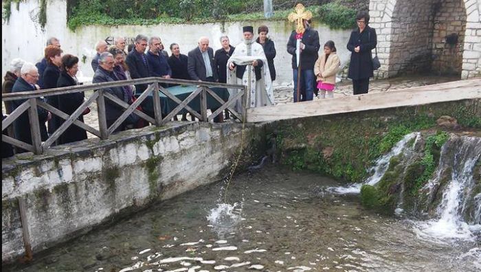 &Alpha;&gamma;&iota;&alpha;&sigma;&mu;ό&sigmaf; &tau;&omega;&nu; &Upsilon;&delta;ά&tau;&omega;&nu; &sigma;&tau;&omicron;&nu; &Pi;&lambda;ά&tau;&alpha;&nu;&omicron; &Kappa;&upsilon;&nu;&omicron;&upsilon;&rho;ί&alpha;&sigmaf;