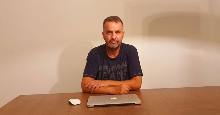 &Omicron; &Sigma;&pi;ύ&rho;&omicron;&sigmaf; &Kappa;&alpha;&mu;&pi;&iota;ώ&tau;&eta;&sigmaf; &tau;&omicron;&upsilon; Ionian &mu;&iota;&lambda;ά &gamma;&iota;&alpha; &tau;&eta;&nu; &pi;&epsilon;&rho;&iota;&pi;έ&tau;&epsilon;&iota;ά &tau;&omicron;&upsilon; &mu;&epsilon; &tau;&omicron;&nu; &kappa;&omicron;&rho;&omega;&nu;&omicron;ϊό: "&Omicron; &iota;ό&sigmaf; &alpha;&pi;&omicron;&delta;&omicron;&mu;ή&theta;&eta;&kappa;&epsilon; &alpha;&phi;ή&nu;&omicron;&nu;&tau;&alpha;&sigmaf; &mu;&omicron;&upsilon; &tau;ώ&rho;&alpha; &alpha;&iota;&sigma;&theta;&eta;&tau;ή &kappa;ό&pi;&omega;&sigma;&eta;"