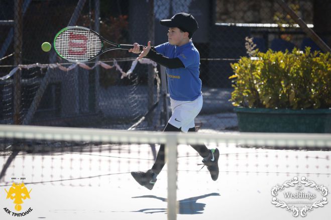 Junior Academy &alpha;&pi;ό &tau;&omicron;&nu; ό&mu;&iota;&lambda;&omicron; &tau;έ&nu;&iota;&sigmaf; &tau;&eta;&sigmaf; &Alpha;&Epsilon;&Kappa; &Tau;&rho;ί&pi;&omicron;&lambda;&eta;&sigmaf;