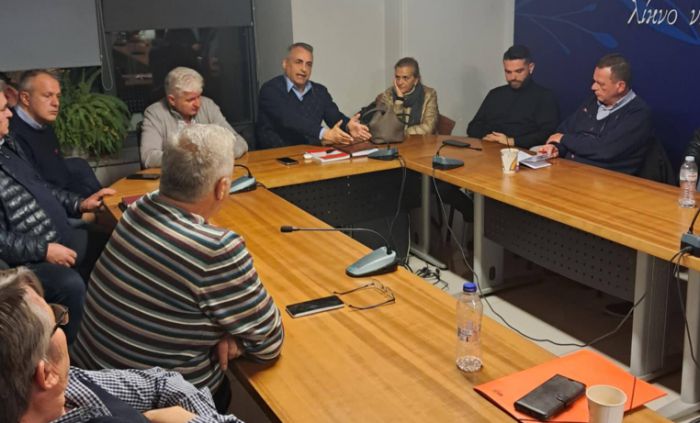 &Delta;&eta;&mu;&omicron;&tau;&iota;&kappa;ή &Alpha;&rho;&chi;ή &kappa;&alpha;&iota; &Pi;&rho;ό&epsilon;&delta;&rho;&omicron;&iota; &Kappa;&omicron;&iota;&nu;&omicron;&tau;ή&tau;&omega;&nu; &sigma;&upsilon;&zeta;ή&tau;&eta;&sigma;&alpha;&nu; &gamma;&iota;&alpha; &pi;&rho;&omicron;&beta;&lambda;ή&mu;&alpha;&tau;&alpha; &sigma;&tau;&alpha; &chi;&omega;&rho;&iota;ά (&epsilon;&iota;&kappa;ό&nu;&epsilon;&sigmaf;)