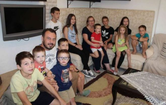 Ζευγάρι στη Θεσσαλονίκη έχει 11 παιδιά!