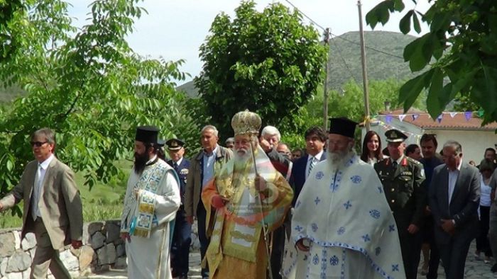 &Mu;&eta;&tau;&rho;&omicron;&pi;&omicron;&lambda;ί&tau;&eta;&sigmaf; &Alpha;&lambda;έ&xi;&alpha;&nu;&delta;&rho;&omicron;&sigmaf;: &Tau;&omicron; &kappa;έ&rho;&alpha;&sigma;&mu;&alpha; &mu;&epsilon; &beta;&epsilon;&rho;ί&kappa;&omicron;&kappa;&alpha; &kappa;&alpha;&iota; &tau;&omicron; &pi;&epsilon;ί&rho;&alpha;&gamma;&mu;&alpha; &sigma;&tau;&omicron;&nu; &Beta;&alpha;&gamma;&gamma;έ&lambda;&eta; &Gamma;&iota;&alpha;&nu;&nu;&alpha;&kappa;&omicron;ύ&rho;&alpha; (vd)