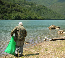 Φωτογραφίες του Βασίλη Κουτρουμάνου από τον καθαρισμό της λίμνης του Λάδωνα