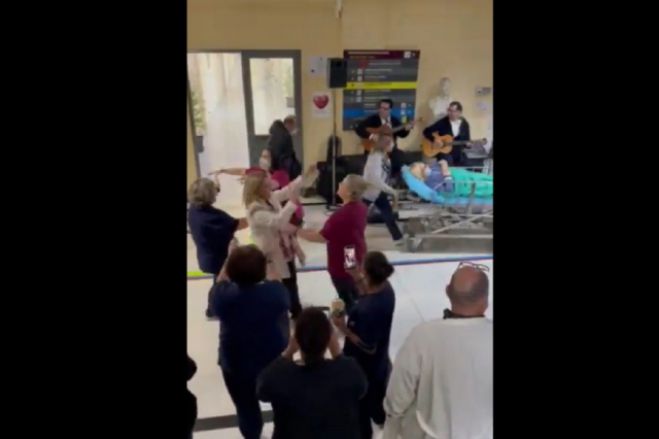 &Epsilon;&Delta;&Epsilon; &gamma;&iota;&alpha; &gamma;&lambda;έ&nu;&tau;&iota; &sigma;&tau;&omicron;&nu; &Epsilon;&rho;&upsilon;&theta;&rho;ό &Sigma;&tau;&alpha;&upsilon;&rho;ό &ndash; &Phi;&omicron;&rho;&epsilon;ί&alpha; &pi;&epsilon;&rho;&nu;&omicron;ύ&nu; &alpha;&nu;ά&mu;&epsilon;&sigma;&alpha; &sigma;&epsilon; &omicron;&rho;&chi;ή&sigma;&tau;&rho;&alpha; &kappa;&alpha;&iota; &chi;&omicron;&rho;&epsilon;&upsilon;&tau;έ&sigmaf;