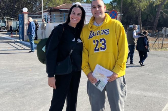 &Sigma;&tau;&eta;&nu; &Tau;&rho;ί&pi;&omicron;&lambda;&eta; (124 &Pi;&Beta;&Epsilon;) &pi;&alpha;&rho;&omicron;&upsilon;&sigma;&iota;ά&sigma;&tau;&eta;&kappa;&epsilon; &omicron; &gamma;&iota;&omicron;&sigmaf; &tau;&omicron;&upsilon; &Alpha;&lambda;έ&xi;&eta; &Kappa;&omicron;ύ&gamma;&iota;&alpha; &kappa;&alpha;&iota; &tau;&eta;&sigmaf; &Epsilon;ύ&eta;&sigmaf; &Beta;&alpha;&tau;ί&delta;&omicron;&upsilon;!