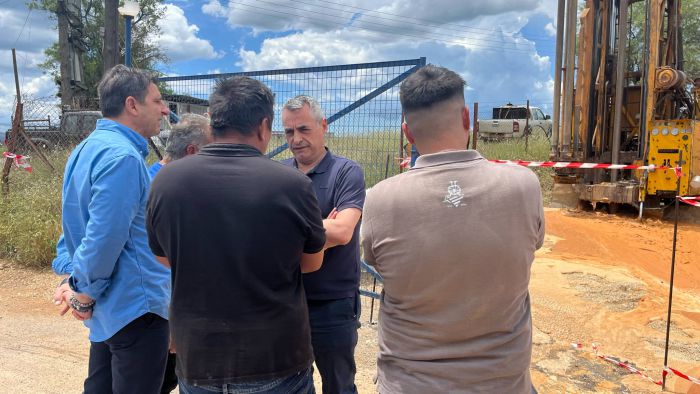 Νέα γεώτρηση από τον δήμο Τρίπολη | Τζιούμης: «Εμπλουτίζουμε με νερό την περιοχή μας!» (vd)
