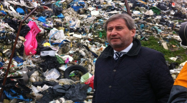Είδε από κοντά τα χάλια μας με τα σκουπίδια ο Ευρωπαίος Επίτροπος που ήρθε στην Τρίπολη!
