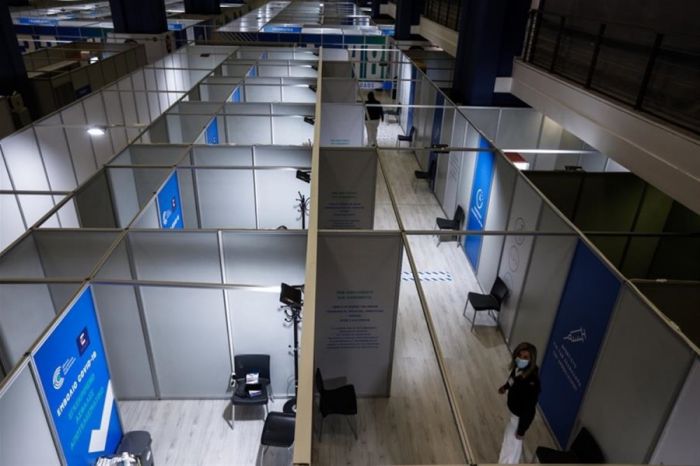 Επέκταση υποχρεωτικότητας σε άλλες ηλικιακές ομάδες εξετάζει η κυβέρνηση