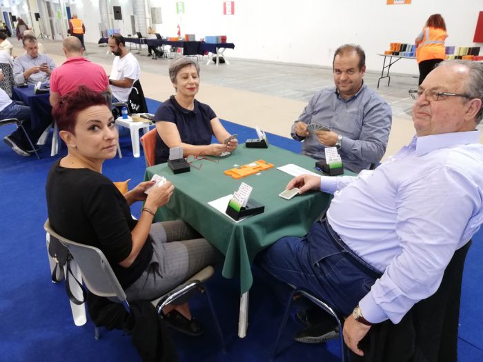 &Omicron; &Alpha;&rho;&kappa;&alpha;&delta;&iota;&kappa;ό&sigmaf; Ό&mu;&iota;&lambda;&omicron;&sigmaf; Bridge &sigma;&tau;&omicron; &Kappa;ύ&pi;&epsilon;&lambda;&lambda;&omicron; &Epsilon;&lambda;&lambda;ά&delta;&alpha;&sigmaf; &Omicron;&mu;ά&delta;&omega;&nu; (&epsilon;&iota;&kappa;ό&nu;&epsilon;&sigmaf;)