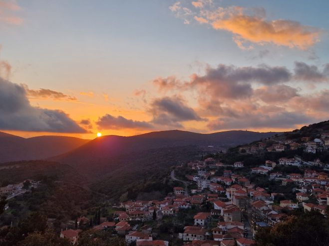 Υπέροχα ηλιοβασιλέματα στα Τρόπαια Γορτυνίας! (εικόνες)