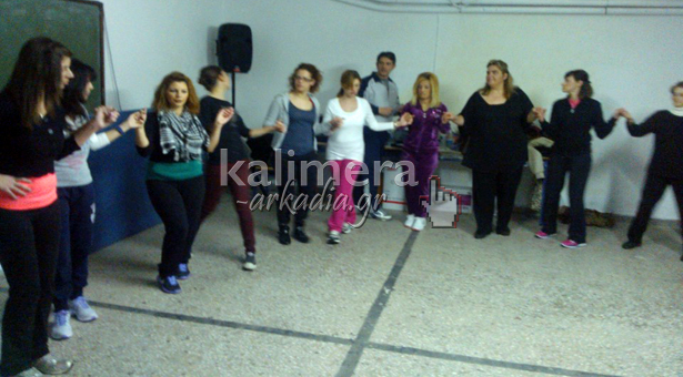 Παραδοσιακούς χορούς διδάσκονται στην Κοντοβάζαινα Γορτυνίας! (εικόνες και βίντεο)