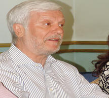 &Tau;&alpha;&tau;&omicron;ύ&lambda;&eta;&sigmaf;: &laquo;&Chi;ώ&rho;&omicron;&upsilon;&sigmaf; &gamma;&iota;&alpha; &tau;&omicron;&upsilon;&sigmaf; &delta;&epsilon;&mu;&alpha;&tau;&omicron;&pi;&omicron;&iota;&eta;&tau;έ&sigmaf; &theta;&alpha; &beta;&rho;&omicron;&upsilon;&nu; &omicron;&iota; &Delta;ή&mu;&alpha;&rho;&chi;&omicron;&iota;. &Eta; &Pi;&epsilon;&rho;&iota;&phi;έ&rho;&epsilon;&iota;&alpha; &delta;&epsilon;&nu; έ&chi;&epsilon;&iota; &kappa;&alpha;&mu;ί&alpha; &sigma;&chi;έ&sigma;&eta;&raquo;