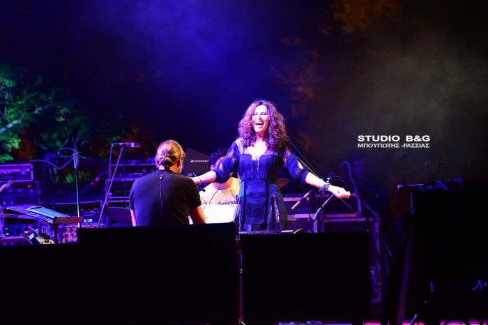 Ναύπλιο | 3.000 κόσμος στην μεγάλη συναυλία της Ελευθερίας Αρβανιτάκη (vd)!