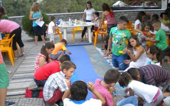 Τη δική τους ... παραλία έφτιαξαν τα παιδιά στο Βαλτεσινίκο! (εικόνες)