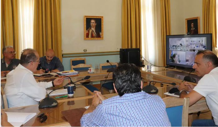 &Tau;&iota;&mu;ώ&mu;&epsilon;&nu;&eta; &sigma;&tau;&eta;&nu; &phi;&epsilon;&tau;&iota;&nu;ή 85&eta; &Delta;&Epsilon;&Theta; &eta; &Pi;&epsilon;&rho;&iota;&phi;έ&rho;&epsilon;&iota;&alpha; &Pi;&epsilon;&lambda;&omicron;&pi;&omicron;&nu;&nu;ή&sigma;&omicron;&upsilon;