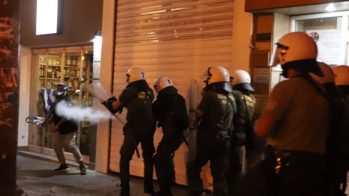 Ένταση, συνθήματα και κρεμάλες στο συλλαλητήριο της Θεσσαλονίκης για τη Μακεδονία (vd)