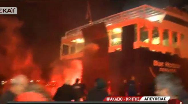 Πεδίο μάχης το λιμάνι του Ηρακλείου - Αγρότες εναντίον απεργών ναυτικών (vd)