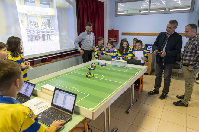 Σπουδαία διάκριση για το 6ο Δημοτικό Σχολείο στη Ρομποτική | Τζιούμης: «Στηρίζουμε έμπρακτα την εκπαιδευτική κοινότητα» (εικόνες)