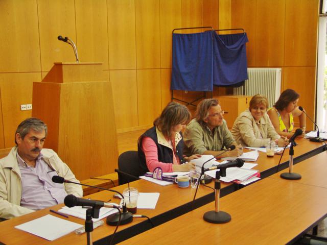 &Beta;&omicron;&upsilon;&lambda;&epsilon;&upsilon;&tau;έ&sigmaf; &tau;&omicron;&upsilon; &Sigma;&Upsilon;&Rho;&Iota;&Zeta;&Alpha; &sigma;&tau;&eta;&nu; &Pi;&epsilon;&lambda;&omicron;&pi;ό&nu;&nu;&eta;&sigma;&omicron;: &laquo;&Pi;&alpha;&rho;&alpha;&mu;ύ&theta;&iota;&alpha; &lambda;έ&nu;&epsilon; &Tau;&alpha;&tau;&omicron;ύ&lambda;&eta;&sigmaf; &kappa;&alpha;&iota; &Kappa;&upsilon;&beta;έ&rho;&nu;&eta;&sigma;&eta;. &Omicron; &kappa;ό&sigma;&mu;&omicron;&sigmaf; &theta;&alpha; &pi;&lambda;&eta;&rho;ώ&nu;&epsilon;&iota; &pi;&omicron;&lambda;&lambda;ά &gamma;&iota;&alpha; &tau;&alpha; &sigma;&kappa;&omicron;&upsilon;&pi;ί&delta;&iota;&alpha;&raquo;