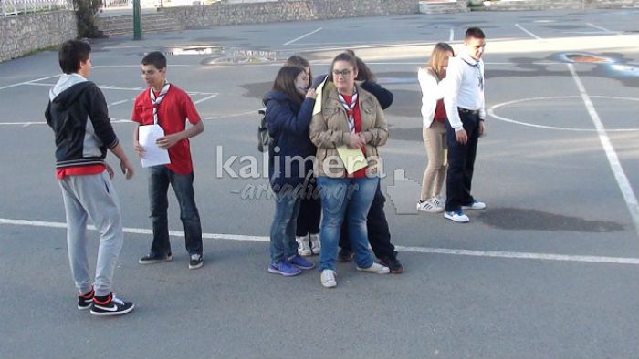 &Mu;&iota;&kappa;&rho;έ&sigmaf; &delta;&rho;ά&sigma;&epsilon;&iota;&sigmaf; &alpha;&pi;ό &mu;&alpha;&theta;&eta;&tau;έ&sigmaf; &sigma;&tau;&eta;&nu; &Tau;&rho;ί&pi;&omicron;&lambda;&eta; ... &gamma;&iota;&alpha; &nu;&alpha; &alpha;&pi;&omicron;&kappa;&tau;ή&sigma;&omicron;&upsilon;&nu; &alpha;&upsilon;&tau;&omicron;&pi;&epsilon;&pi;&omicron;ί&theta;&eta;&sigma;&eta; (vd)