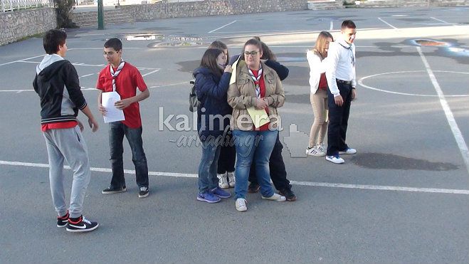 &Mu;&iota;&kappa;&rho;έ&sigmaf; &delta;&rho;ά&sigma;&epsilon;&iota;&sigmaf; &alpha;&pi;ό &mu;&alpha;&theta;&eta;&tau;έ&sigmaf; &sigma;&tau;&eta;&nu; &Tau;&rho;ί&pi;&omicron;&lambda;&eta; ... &gamma;&iota;&alpha; &nu;&alpha; &alpha;&pi;&omicron;&kappa;&tau;ή&sigma;&omicron;&upsilon;&nu; &alpha;&upsilon;&tau;&omicron;&pi;&epsilon;&pi;&omicron;ί&theta;&eta;&sigma;&eta; (vd)