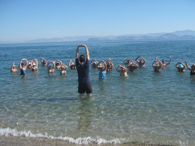 &Mu;έ&rho;&epsilon;&sigmaf; &xi;&epsilon;&gamma;&nu;&omicron;&iota;&alpha;&sigma;&iota;ά&sigmaf; &kappa;&omicron;&nu;&tau;ά &sigma;&tau;&eta; &theta;ά&lambda;&alpha;&sigma;&sigma;&alpha; &gamma;&iota;&alpha; &tau;&alpha; &mu;έ&lambda;&eta; &tau;&omicron;&upsilon; &Kappa;&Alpha;&Pi;&Eta; &Tau;&rho;ί&pi;&omicron;&lambda;&eta;&sigmaf; (&epsilon;&iota;&kappa;ό&nu;&epsilon;&sigmaf;)