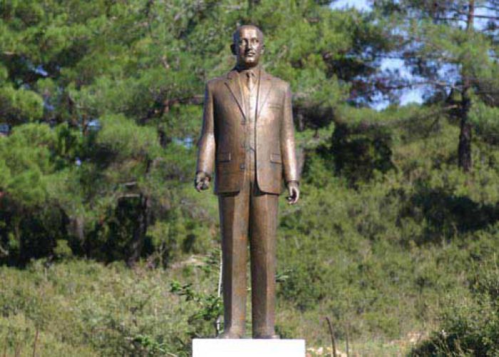 &Epsilon;&kappa;&delta;ή&lambda;&omega;&sigma;&eta; &gamma;&iota;&alpha; &tau;&omicron;&nu; &Alpha;&lambda;έ&xi;&alpha;&nu;&delta;&rho;&omicron; &Pi;&alpha;&pi;&alpha;&nu;&alpha;&sigma;&tau;&alpha;&sigma;ί&omicron;&upsilon; &kappa;&alpha;&iota; &tau;&alpha; 90 &chi;&rho;ό&nu;&iota;&alpha; &alpha;&pi;ό &tau;&eta;&nu; &alpha;&nu;&alpha;&kappa;ή&rho;&upsilon;&xi;&eta; &tau;&eta;&sigmaf; &Delta;&eta;&mu;&omicron;&kappa;&rho;&alpha;&tau;ί&alpha;&sigmaf;