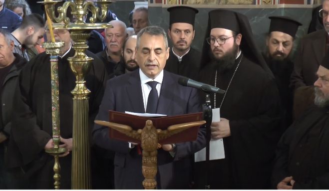 &Omicron; &epsilon;&pi;&iota;&kappa;ή&delta;&epsilon;&iota;&omicron;&sigmaf; &Tau;&zeta;&iota;&omicron;ύ&mu;&eta; &gamma;&iota;&alpha; &Alpha;&lambda;έ&xi;&alpha;&nu;&delta;&rho;&omicron;: "&Alpha;&nu;&epsilon;&delta;&epsilon;ί&chi;&theta;&eta; &sigma;&epsilon; &Epsilon;&pi;ί&sigma;&kappa;&omicron;&pi;&omicron; &tau;&eta;&sigmaf; &kappa;&alpha;&theta;&eta;&mu;&epsilon;&rho;&iota;&nu;ή&sigmaf; &delta;&rho;ά&sigma;&eta;&sigmaf; &kappa;&alpha;&iota; &tau;&omega;&nu; &chi;&epsilon;&iota;&rho;&omicron;&pi;&iota;&alpha;&sigma;&tau;ώ&nu; έ&rho;&gamma;&omega;&nu;" (vd)