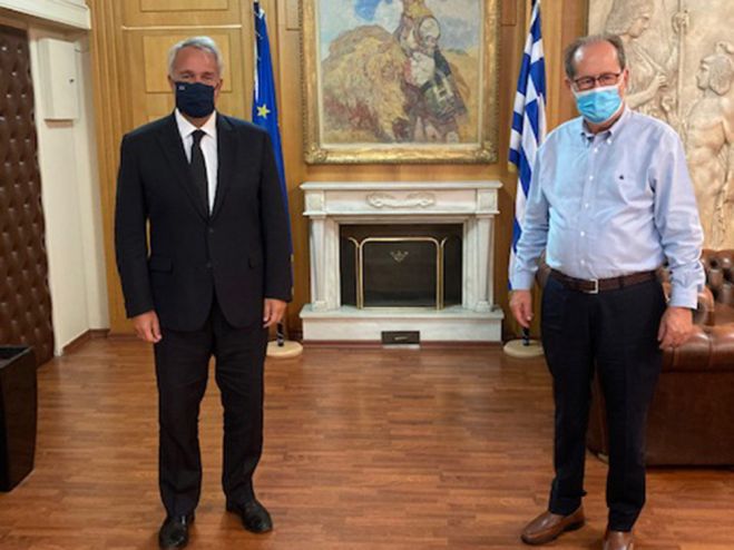 &Mu;&epsilon; 3 &upsilon;&pi;&omicron;&upsilon;&rho;&gamma;&omicron;ύ&sigmaf; &theta;&alpha; &sigma;&upsilon;&nu;&alpha;&nu;&tau;&eta;&theta;&epsilon;ί &omicron; &pi;&epsilon;&rho;&iota;&phi;&epsilon;&rho;&epsilon;&iota;ά&rho;&chi;&eta;&sigmaf; &Pi;&epsilon;&lambda;&omicron;&pi;&omicron;&nu;&nu;ή&sigma;&omicron;&upsilon; &Pi;. &Nu;ί&kappa;&alpha;&sigmaf;