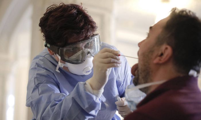 Κορωνοϊός | Κινητά συνεργεία θα κάνουν ελέγχους στα σπίτια για ύποπτα κρούσματα!