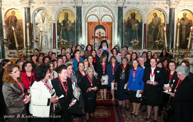&Tau;&iota;&sigmaf; &pi;&alpha;&pi;&alpha;&delta;&iota;έ&sigmaf; &tau;ί&mu;&eta;&sigma;&epsilon; &eta; &Mu;&eta;&tau;&rho;ό&pi;&omicron;&lambda;&eta; &Mu;&alpha;&nu;&tau;&iota;&nu;&epsilon;ί&alpha;&sigmaf; &kappa;&alpha;&iota; &Kappa;&upsilon;&nu;&omicron;&upsilon;&rho;ί&alpha;&sigmaf; (vd)