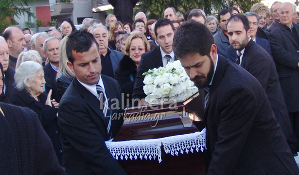 Το τελευταίο «αντίο» στον Κώστα Μπρούσαλη είπε η Τρίπολη – Καλό ταξίδι, γιατρέ … (εικόνες και βίντεο)