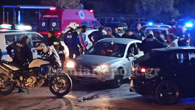Σοκαριστικές εικόνες | Άγρια επίθεση ρομά σε πλατεία της Λαμίας - Ξυλοκόπησαν δημοτικό αστυνομικό (vd)