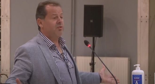 &Omicron;&iota;&kappa;&omicron;&nu;ό&mu;&omicron;&upsilon;: "&Tau;&iota; &delta;&omicron;&upsilon;&lambda;&epsilon;&iota;ά &kappa;ά&nu;&epsilon;&tau;&epsilon; &kappa;&upsilon;&rho;ί&alpha; &Nu;&iota;&kappa;&omicron;&lambda;ά&kappa;&omicron;&upsilon;; &Nu;&tau;&rho;έ&pi;&omicron;&mu;&alpha;&iota; &pi;&omicron;&upsilon; &sigma;&upsilon;&nu;&epsilon;&rho;&gamma;ά&sigma;&tau;&eta;&kappa;&alpha; &mu;&epsilon; &tau;&eta;&nu; &pi;&alpha;&rho;ά&tau;&alpha;&xi;&eta; &Tau;&alpha;&tau;&omicron;ύ&lambda;&eta;"!
