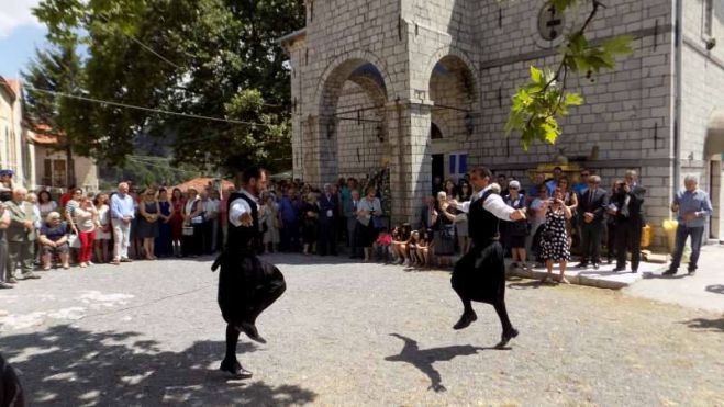 Οι Κυπριακοί χοροί που .. ξεσήκωσαν την Δημητσάνα! (vd)