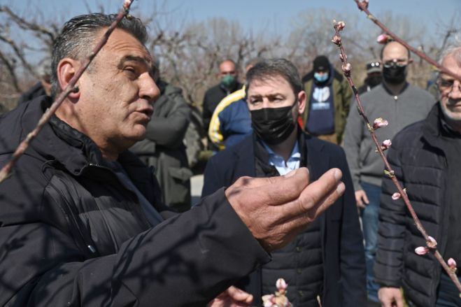 &Alpha;&nu;&delta;&rho;&omicron;&upsilon;&lambda;ά&kappa;&eta;&sigmaf;: &laquo;&Mu;&epsilon;ί&omega;&sigma;&eta; &tau;&omicron;&upsilon; &Epsilon;&iota;&delta;&iota;&kappa;&omicron;ύ &Phi;ό&rho;&omicron;&upsilon; &Kappa;&alpha;&tau;&alpha;&nu;ά&lambda;&omega;&sigma;&eta;&sigmaf; &sigma;&tau;&omicron; &pi;&epsilon;&tau;&rho;έ&lambda;&alpha;&iota;&omicron; &kappa;&alpha;&iota; &pi;&lambda;&alpha;&phi;ό&nu; &sigma;&tau;&eta; &rho;ή&tau;&rho;&alpha; &alpha;&nu;&alpha;&pi;&rho;&omicron;&sigma;&alpha;&rho;&mu;&omicron;&gamma;ή&sigmaf; &gamma;&iota;&alpha; &nu;&alpha; &alpha;&nu;&tau;έ&xi;&omicron;&upsilon;&nu; &omicron;&iota; &alpha;&gamma;&rho;ό&tau;&epsilon;&sigmaf;&raquo;