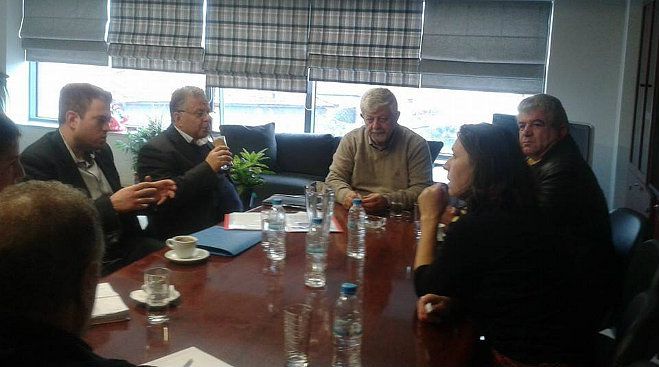 &Pi;&iota;&omicron; &sigma;&tau;&epsilon;&nu;ή &eta; &sigma;&upsilon;&nu;&epsilon;&rho;&gamma;&alpha;&sigma;ί&alpha; &tau;&omicron;&upsilon; &Delta;ή&mu;&omicron;&upsilon; &Tau;&rho;ί&pi;&omicron;&lambda;&eta;&sigmaf; &mu;&epsilon; &tau;&omicron; &laquo;&Chi;&alpha;&mu;ό&gamma;&epsilon;&lambda;&omicron; &tau;&omicron;&upsilon; &Pi;&alpha;&iota;&delta;&iota;&omicron;ύ&raquo;! (vd)