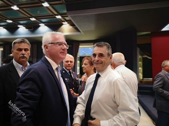 &Theta;&epsilon;&tau;&iota;&kappa;ό&sigmaf; &omicron; &Sigma;&mu;&upsilon;&rho;&nu;&iota;ώ&tau;&eta;&sigmaf; &gamma;&iota;&alpha; &sigma;&upsilon;&nu;&epsilon;&rho;&gamma;&alpha;&sigma;ί&alpha; &mu;&epsilon; &Tau;&zeta;&iota;&omicron;ύ&mu;&eta;: "&Nu;&alpha; &sigma;&upsilon;&nu;&epsilon;&rho;&gamma;&alpha;&sigma;&tau;&omicron;ύ&mu;&epsilon; &sigma;&epsilon; &mu;ί&alpha; &pi;&rho;&omicron;&gamma;&rho;&alpha;&mu;&mu;&alpha;&tau;&iota;&kappa;ή &sigma;&upsilon;&mu;&phi;&omega;&nu;ί&alpha; &mu;&epsilon; &sigma;&upsilon;&gamma;&kappa;&epsilon;&kappa;&rho;&iota;&mu;έ&nu;&omicron;&upsilon;&sigmaf; &mu;&epsilon;&tau;&rho;ή&sigma;&iota;&mu;&omicron;&upsilon;&sigmaf; &sigma;&tau;ό&chi;&omicron;&upsilon;&sigmaf;"