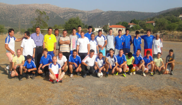 Παλαίμαχοι και νέοι από το χωριό Λουκά Μαντινείας έπαιξαν ποδόσφαιρο (εικόνες)
