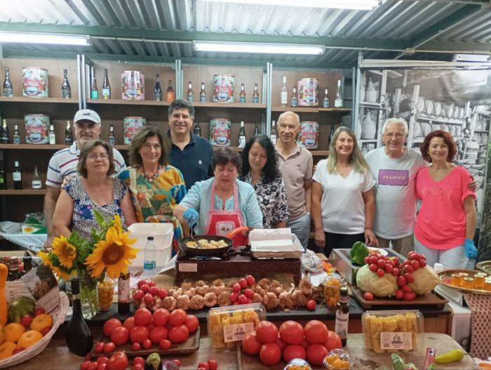 &Tau;&omicron; &kappa;&omicron;&lambda;&omicron;&kappa;ύ&theta;&iota; &kappa;&alpha;&iota; &tau;&alpha; &epsilon;&delta;έ&sigma;&mu;&alpha;&tau;ά &tau;&omicron;&upsilon; ή&tau;&alpha;&nu; &omicron;&iota; &pi;&rho;&omega;&tau;&alpha;&gamma;&omega;&nu;&iota;&sigma;&tau;έ&sigmaf; &sigma;&tau;&eta;&nu; έ&kappa;&theta;&epsilon;&sigma;&eta; &tau;&eta;&sigmaf; &Tau;&epsilon;&gamma;έ&alpha;&sigmaf; (&epsilon;&iota;&kappa;ό&nu;&epsilon;&sigmaf;)
