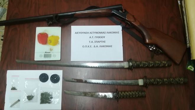 Κάνναβη, κυνηγετικό όπλο, μαχαίρι και σπάθες εντοπίστηκαν σε σπίτια της Λακωνίας