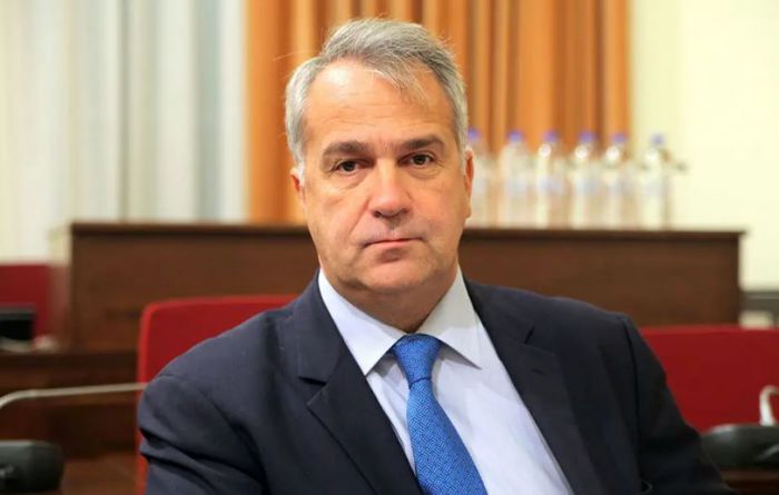 &Eta; &Pi;&epsilon;&rho;&iota;&phi;έ&rho;&epsilon;&iota;&alpha; &sigma;&upsilon;&nu;&eta;&gamma;&omicron;&rho;&epsilon;ί &sigma;&tau;&alpha; &alpha;&iota;&tau;ή&mu;&alpha;&tau;&alpha; &sigma;&tau;ή&rho;&iota;&xi;&eta;&sigmaf; &pi;&omicron;&upsilon; &alpha;&pi;&epsilon;&upsilon;&theta;ύ&nu;&epsilon;&iota; &omicron; &pi;&rho;&omega;&tau;&omicron;&gamma;&epsilon;&nu;ή&sigmaf; &tau;&omicron;&mu;έ&alpha;&sigmaf; &pi;&rho;&omicron;&sigmaf; &tau;&eta;&nu; &kappa;&upsilon;&beta;έ&rho;&nu;&eta;&sigma;&eta;