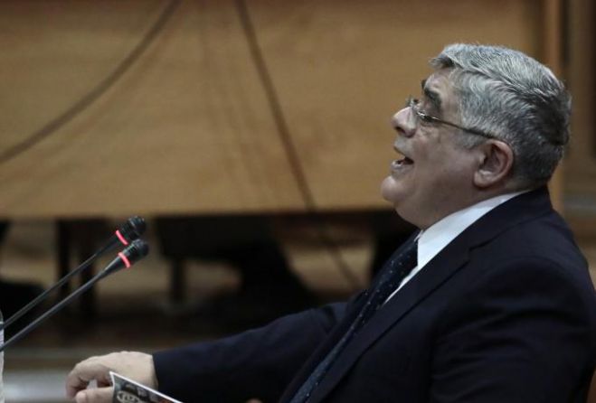 &Mu;&iota;&chi;&alpha;&lambda;&omicron;&lambda;&iota;ά&kappa;&omicron;&sigmaf; &gamma;&iota;&alpha; &Pi;&alpha;ύ&lambda;&omicron; &Phi;ύ&sigma;&sigma;&alpha;: &laquo;&Epsilon;ί&mu;&alpha;&iota; &alpha;&theta;ώ&omicron;&sigmaf;. &Delta;&epsilon;&nu; έ&delta;&omega;&sigma;&alpha; &kappa;&alpha;&mu;ί&alpha; &epsilon;&nu;&tau;&omicron;&lambda;ή &gamma;&iota;&alpha; &kappa;&alpha;&mu;&iota;ά &delta;&omicron;&lambda;&omicron;&phi;&omicron;&nu;ί&alpha;&raquo;