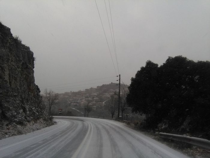 &quot;Γυαλί&quot; ο δρόμος στη Δημητσάνα! (εικόνες)