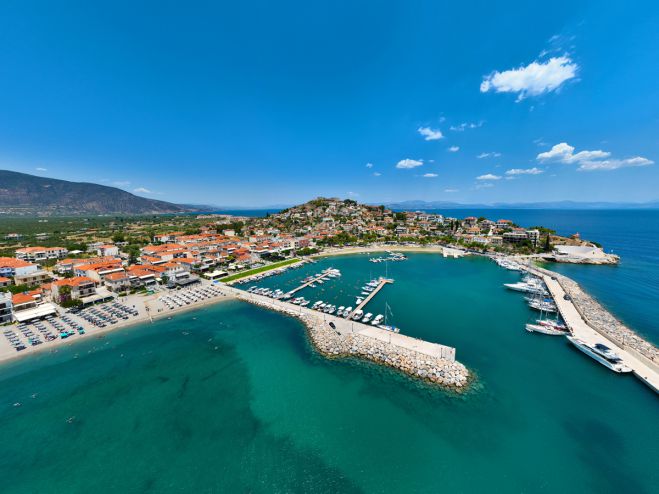 &Sigma;&tau;&omicron; &Pi;&alpha;&rho;ά&lambda;&iota;&omicron; Ά&sigma;&tau;&rho;&omicron;&sigmaf; &Kappa;&upsilon;&nu;&omicron;&upsilon;&rho;ί&alpha;&sigmaf; &tau;&omicron; &Pi;&alpha;&nu;&epsilon;&lambda;&lambda;ή&nu;&iota;&omicron; &Pi;&rho;&omega;&tau;ά&theta;&lambda;&eta;&mu;&alpha; &Kappa;&omicron;&lambda;ύ&mu;&beta;&eta;&sigma;&eta;&sigmaf;