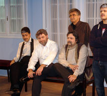 &Theta;&alpha; &pi;&alpha;&rho;&alpha;&tau;&epsilon;ί&nu;&epsilon;&iota; &tau;&iota;&sigmaf; &pi;&alpha;&rho;&alpha;&sigma;&tau;ά&sigma;&epsilon;&iota;&sigmaf; &tau;&eta;&sigmaf; &eta; &Theta;&epsilon;&alpha;&tau;&rho;&iota;&kappa;ή &Omicron;&mu;ά&delta;&alpha; &Tau;&rho;ί&pi;&omicron;&lambda;&eta;&sigmaf;