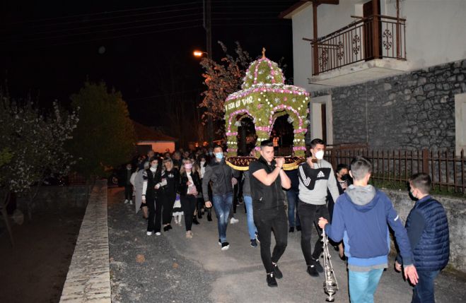 &Eta; &Alpha;&kappa;&omicron;&lambda;&omicron;&upsilon;&theta;ί&alpha; &tau;&omicron;&upsilon; &Epsilon;&pi;&iota;&tau;&alpha;&phi;ί&omicron;&upsilon; &sigma;&tau;&eta; &Beta;&lambda;&alpha;&chi;έ&rho;&nu;&alpha; (&epsilon;&iota;&kappa;ό&nu;&epsilon;&sigmaf;)